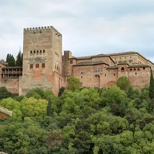 https://chezmoihomes-alhambra-penthouse-ii-private-terraces.es-andalucia.com